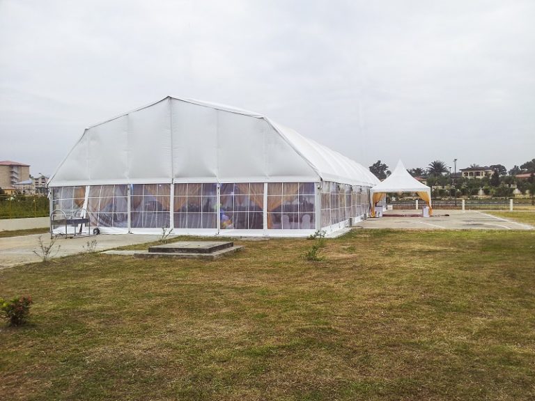 Cerramientos: la lona transparente | Aragonesa de Carpas