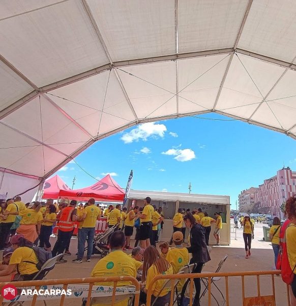 Arcarpas instaló una carpa para la marcha Aspace Huesca