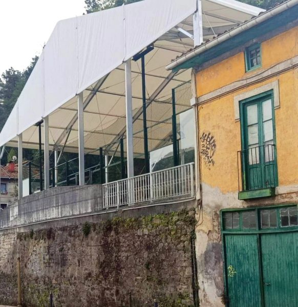 Nueva cubierta para pista de pádel en Sorolaze,  Guipúzcoa