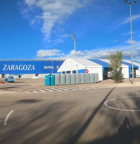 Carpa para la fan zone del Real Zaragoza en el Ibercaja Estadio
