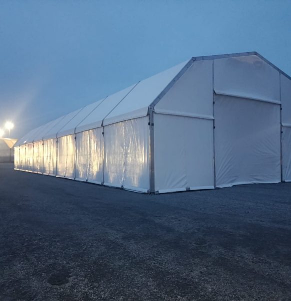 Aracarpas instala una carpa poligonal en el Puerto de Avilés