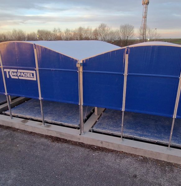 Cubierta para pistas de pádel en Reino Unido