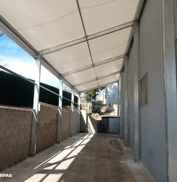 Carpas industriales a medida que se instalan hasta en espacios estrechos o irregulares