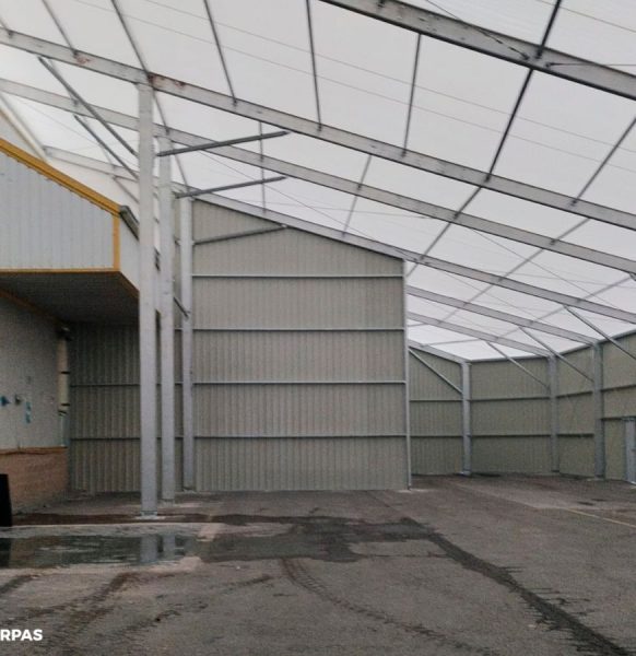 Carpas a medida: estructuras que se instalan en espacios irregulares